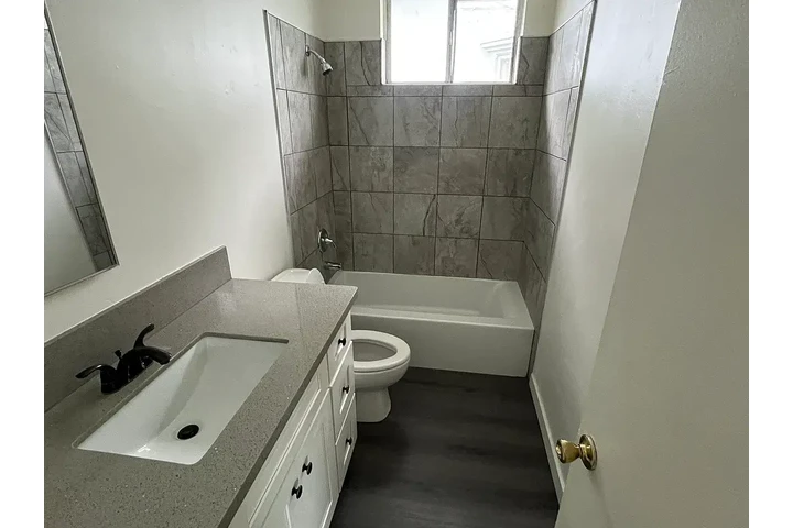 $1200 : Downey Renta Listo image 6