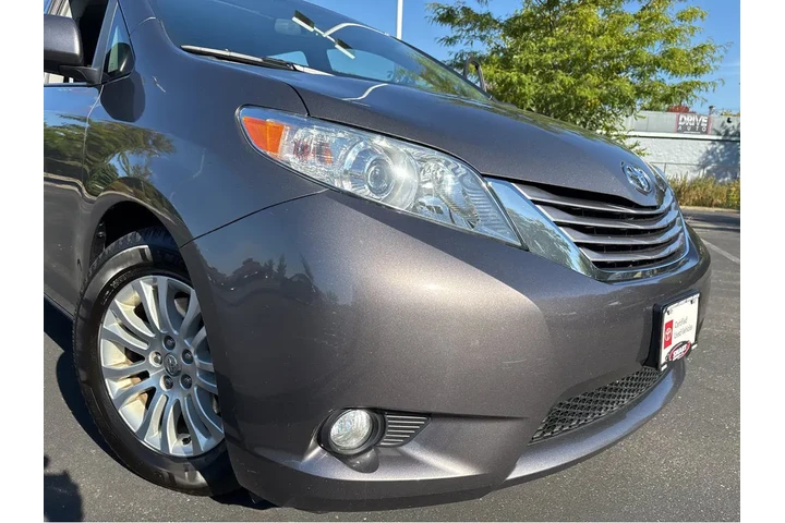 $15695 : 2015 Sienna XLE image 7