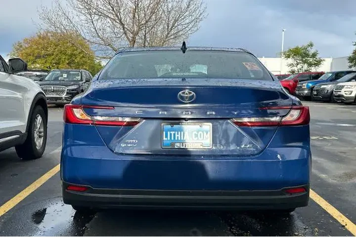 $29995 : Toyota Camry 2025 AWD LE 4dr image 5