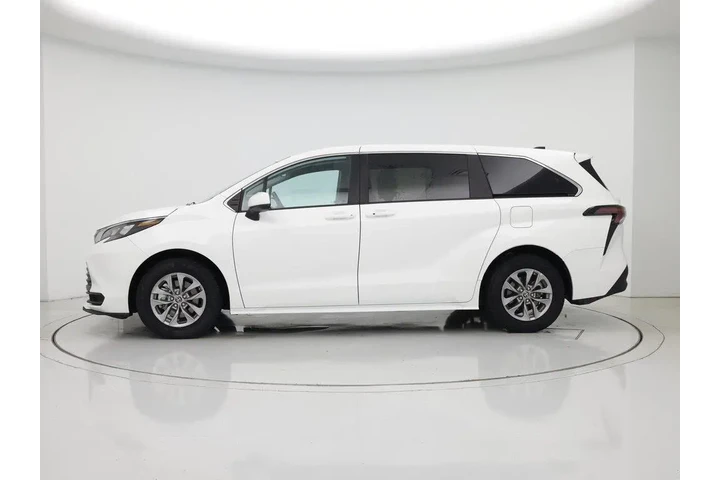 $36998 : Toyota Sienna 2024 LE 8-Pass image 3