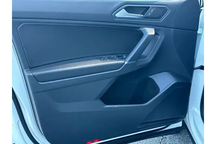 $12293 : Volkswagen Tiguan 2020 SE 4d image 10