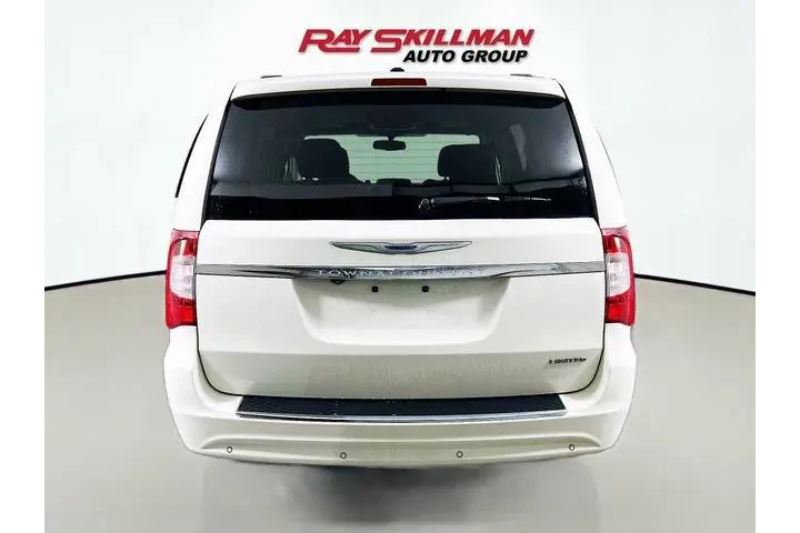 $10975 : Chrysler Town and Country 20 image 6