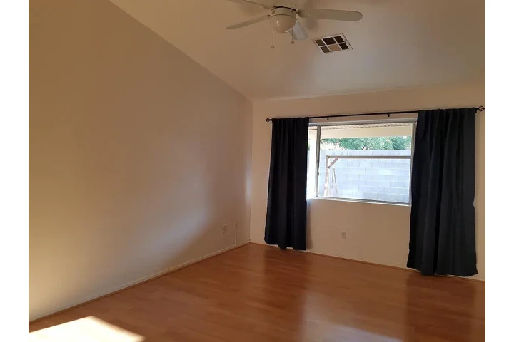 $1200 : North Las Vegas - Listo image 8