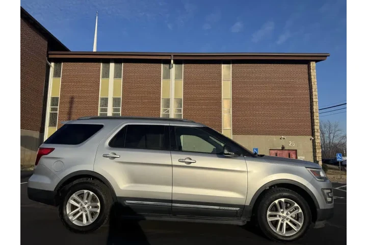 $10999 : 2017 Explorer XLT image 5