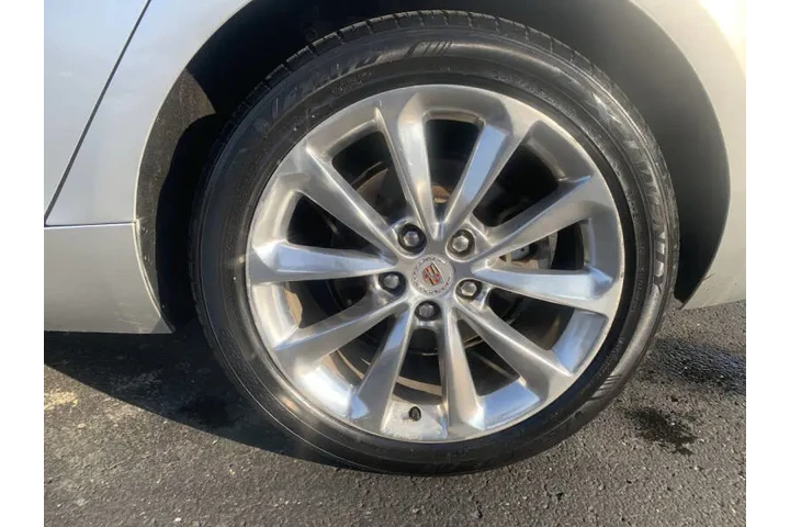 $8995 : 2013 XTS Luxury Collection image 10