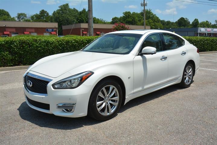 2019 Q70 3.7 Luxe image 1