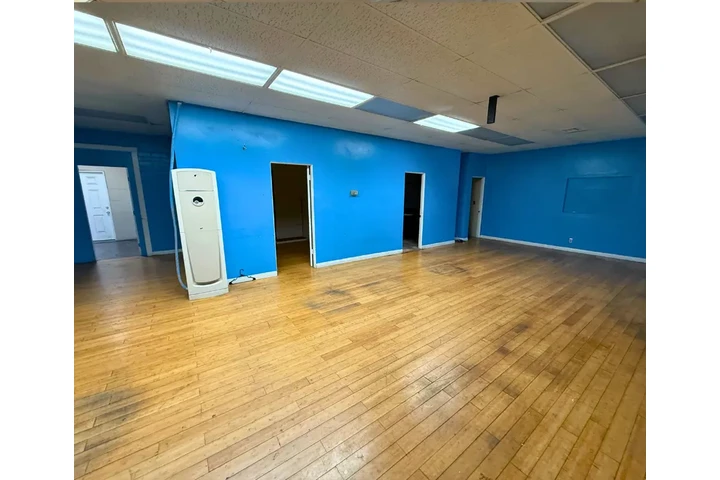 $1 : SE RENTA ESPACIO PARA IGLESIA image 1