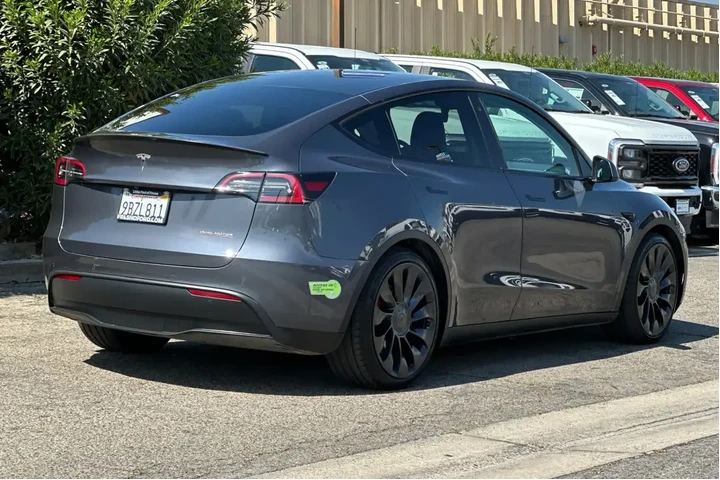 $31000 : Tesla Model Y 2022 AWD Perfo image 2