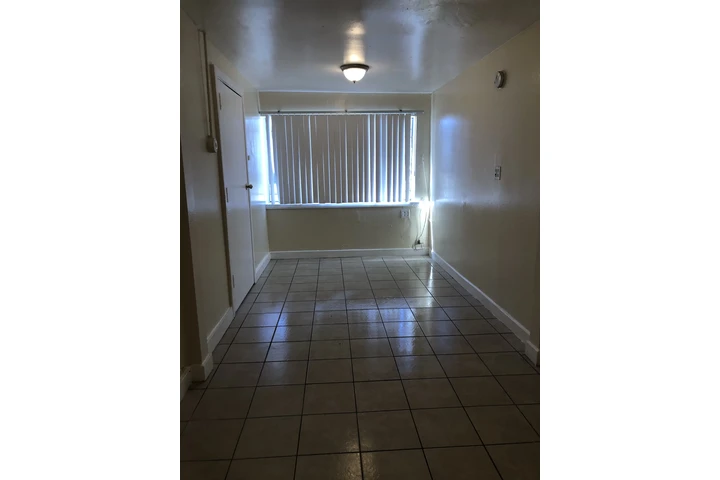 $1295 : Single, utilities included Ing image 1