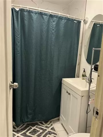 $850 : Habitación para chica con trab image 2