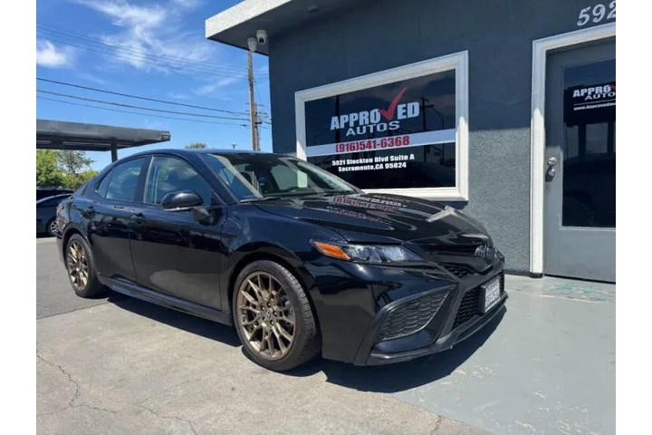 $25998 : 2023 Camry SE Nightshade image 2