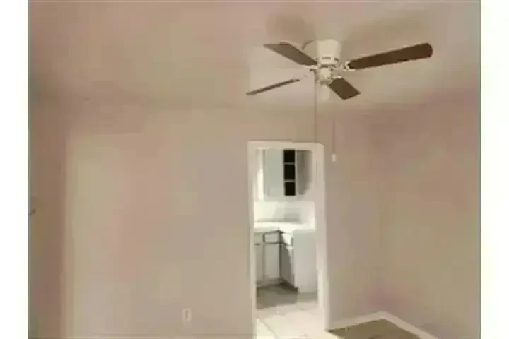 $1675 : APT. 1-RECÁMARA/ 1-BAÑO image 2