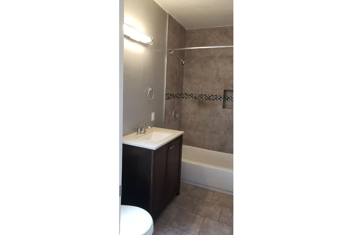 $1710 : Inglewood -Apt 1 Recamara image 5
