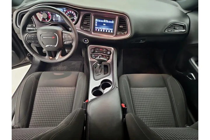 $18998 : Dodge Challenger 2018 SXT 2d image 9