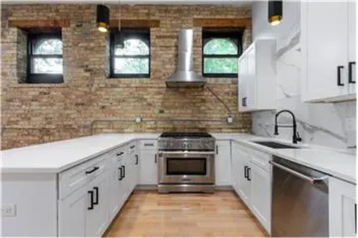 $5595 : Rental property with 5 bedro image 2