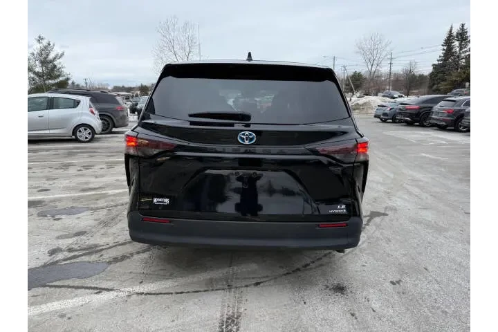 $35999 : 2024 Sienna LE 8-Passenger image 4
