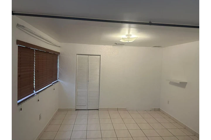 $1550 : Rentó Efficency image 3