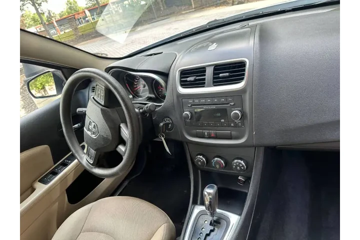 $3700 : 2014 Avenger SE image 4