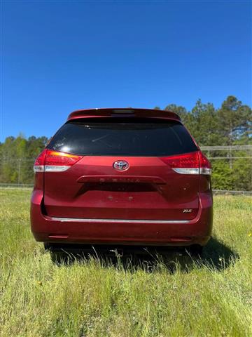 $8900 : 2011 TOYOTA SIENNA image 6