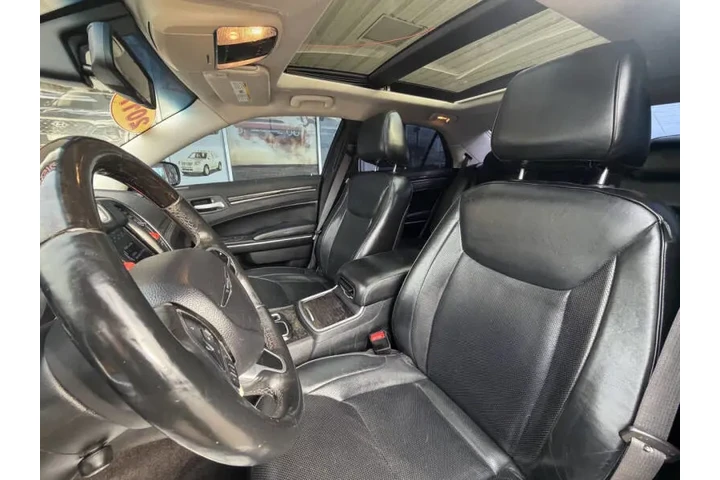 $1 : 2017 300 C image 10