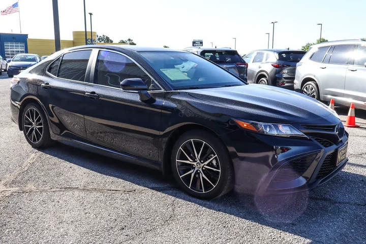 $28887 : 2024 Camry SE Auto AWD image 3