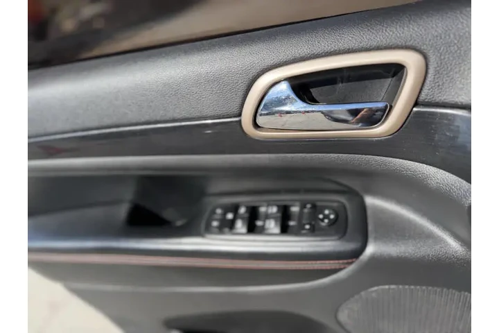 2016 Grand Cherokee Laredo image 9