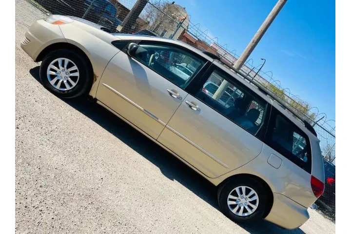 $5799 : 2004 Sienna LE 8 Passenger image 6