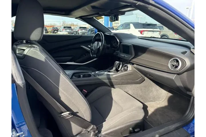 $21853 : Chevrolet Camaro 2018 LT 2dr image 5