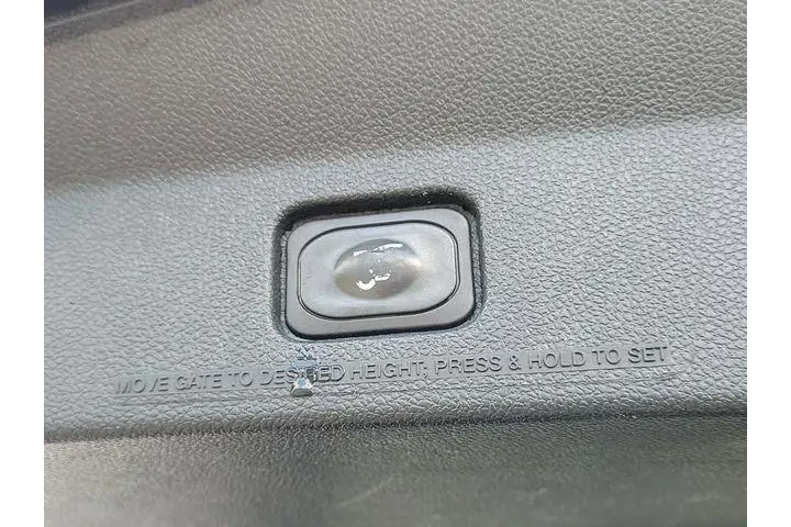 $17990 : Ford Explorer 2018 Limited 4 image 8