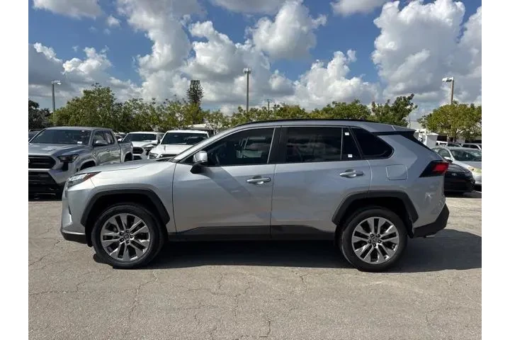 $24988 : Toyota RAV4 2022 XLE Premium image 6