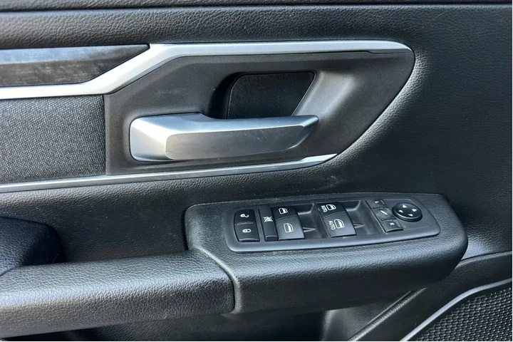 $26200 : Ram 1500 2019 4x4 Big Horn 4 image 10