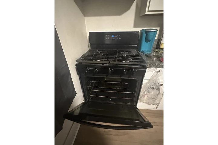 $350 : Whirlpool Stove image 3