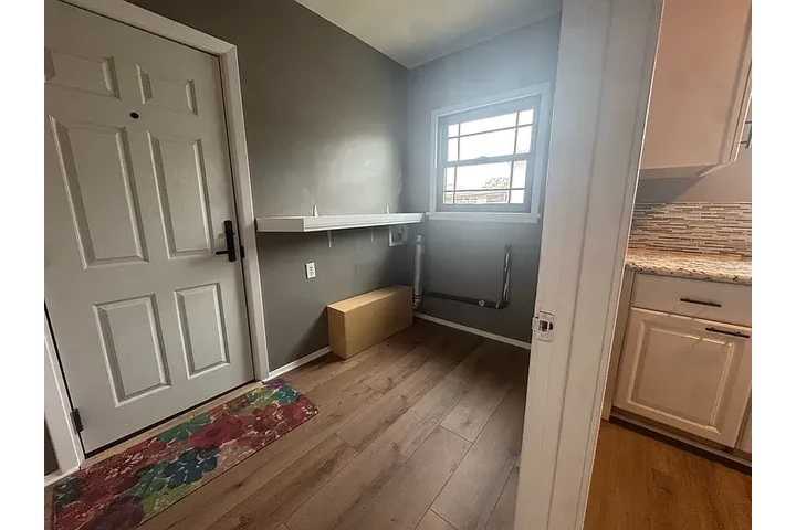 $800 : Beautifully refreshed 2-bedroo image 5