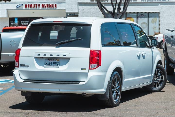 2019 Grand Caravan SE Plus image 3