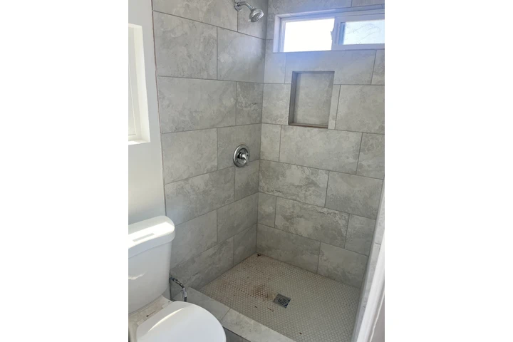 $1450 : Se renta Cuarto independiente image 3
