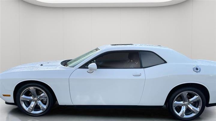 2014 Challenger SXT image 5