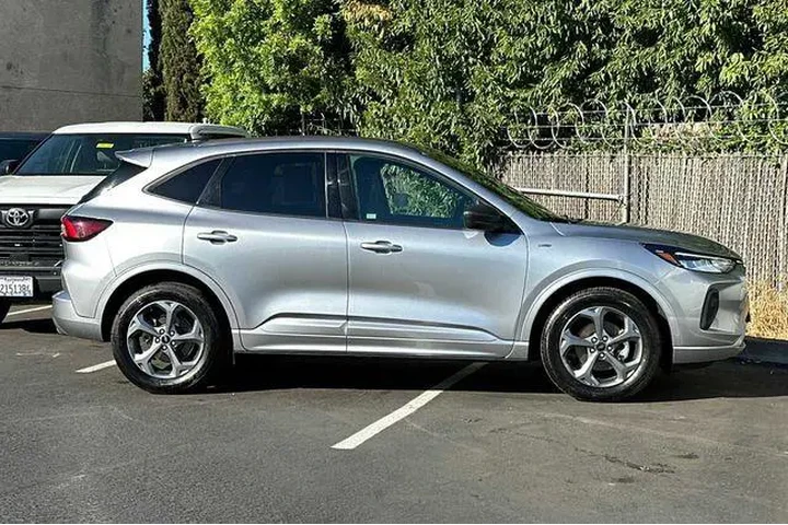 $16288 : Ford Escape 2024 ST-Line 4dr image 7