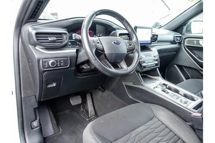 $15776 : Ford Explorer 2020 AWD XLT 4 image 2