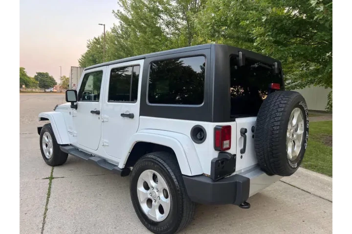 $11997 : 2013 Wrangler Unlimited Sahara image 9