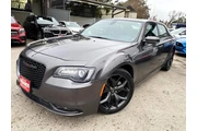 2023 300 S V6 en Houston