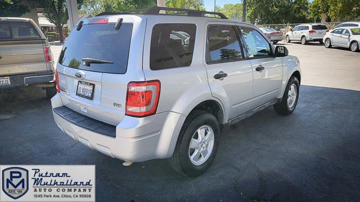 2010 Escape XLT image 4