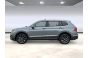 $24224 : Volkswagen Tiguan 2023 SE 4d thumbnail