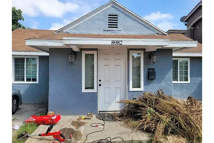 $1175 : South-Gate 2 - 1 Bath image 1