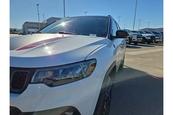 $21106 : Jeep Compass 2023 4x4 Trailh image 7