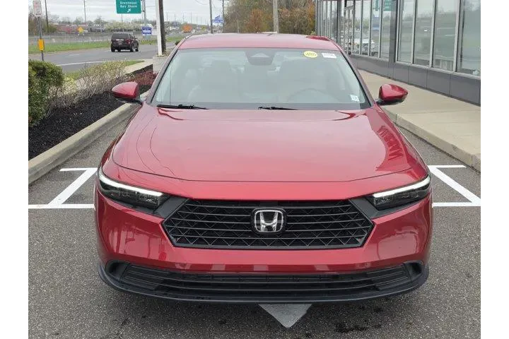 $23724 : Honda Accord 2024 LX 4dr Sed image 4