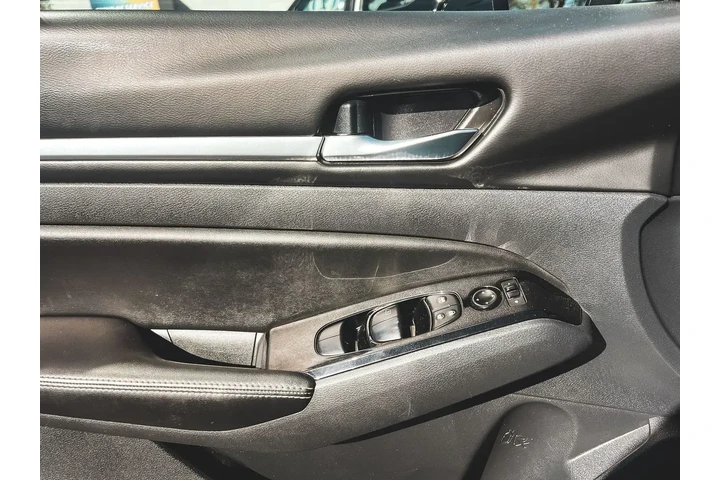 $19997 : Nissan Altima 2023 2.5 SV 4d image 9