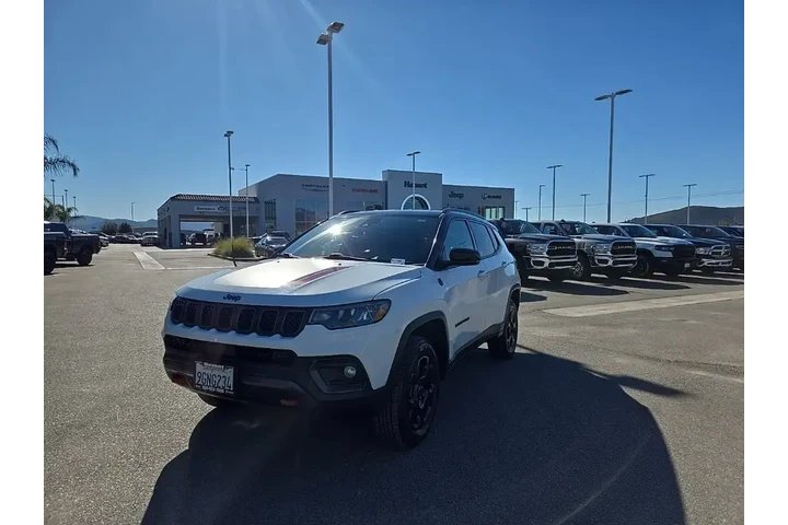 $21106 : Jeep Compass 2023 4x4 Trailh image 4
