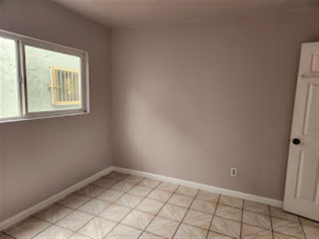 $1725 : APARTAMENTO EN HUNTINGTON PARK image 4