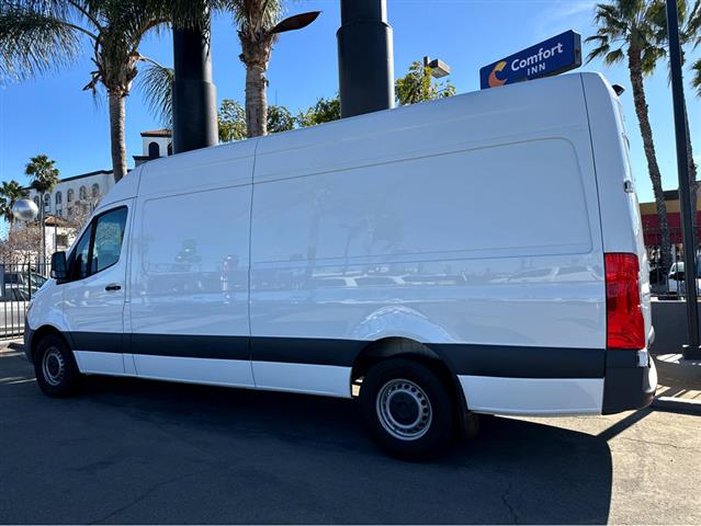 $42777 : 2021 Sprinter Cargo Van 2500 image 4