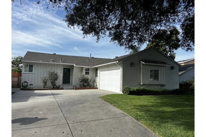 $4000 : CASA RENTA DOWNEY image 5